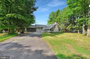 1839 Crazy Horse Dr, Auburn, PA 17922 - Photo 2
