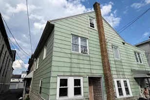 215 N Jardin St, Shenandoah, PA 17976 - Photo 2
