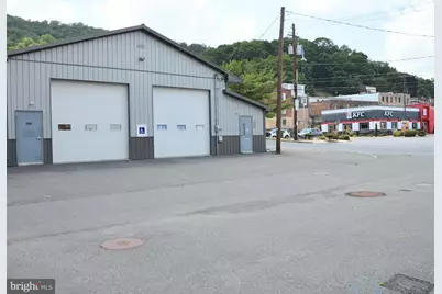 215 Mauch Chunk Street, Pottsville, PA 17901 - Photo 2
