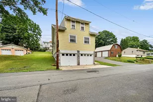 810 E Norwegian St, Pottsville, PA 17901 - Photo 4