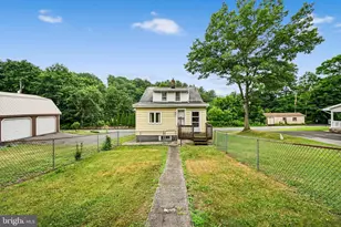 810 E Norwegian St, Pottsville, PA 17901 - Photo 1