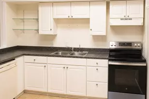 621 W Market St, Pottsville, PA 17901 - Photo 2