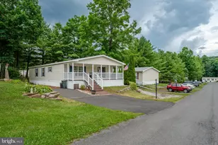 211 Hope Dr, New Ringgold, PA 17960 - Photo 2