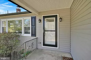 127 Mahantongo Dr, Pottsville, PA 17901 - Photo 2