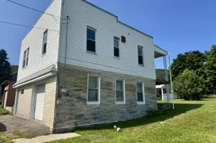 410 Carrie St, Ashland, PA 17921 - Photo 2
