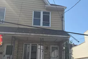 216 W Centre St, Shenandoah, PA 17976 - Photo 1