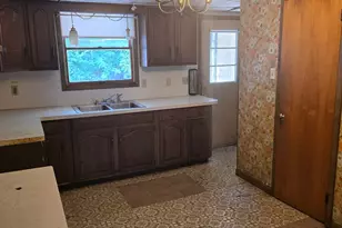 216 W Centre St, Shenandoah, PA 17976 - Photo 4