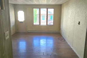 216 W Centre St, Shenandoah, PA 17976 - Photo 2