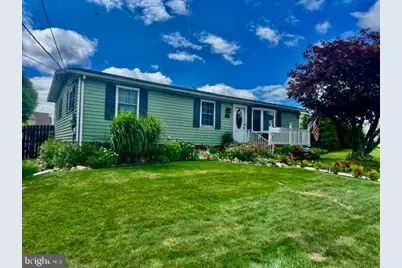 418 S Broad Mountain Avenue, Frackville, PA 17931 - Photo 2