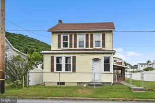 408 E Railroad Ave, New Ringgold, PA 17960 - Photo 2