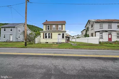 408 E Railroad Avenue, New Ringgold, PA 17960 - Photo 1