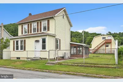 408 E Railroad Avenue, New Ringgold, PA 17960 - Photo 4