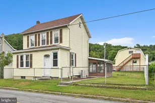 408 E Railroad Ave, New Ringgold, PA 17960 - Photo 4