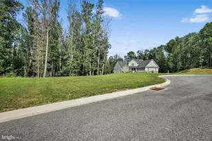 33 Cisella Dr, Pottsville, PA 17901 - Photo 2