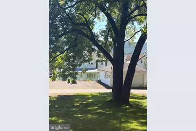 1015 E Grand Avenue, Tower City, PA 17980 - Photo 2