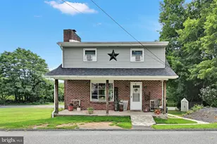 18 Bungalow St, Lavelle, PA 17943 - Photo 2