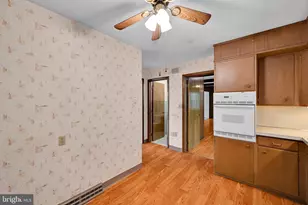 1323 Mahantongo St, Pottsville, PA 17901 - Photo 16