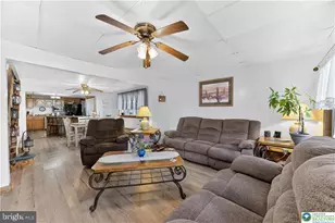212 W Walnut St, Pottsville, PA 17901 - Photo 4