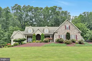 48 Grey Hawk Dr, Orwigsburg, PA 17961 - Photo 2