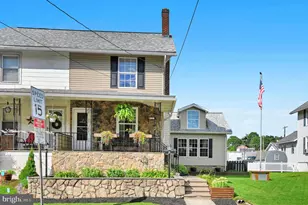 22 Spruce St, Pine Grove, PA 17963 - Photo 2