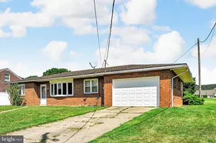 708 W Maple St, Valley View, PA 17983 - Photo 40
