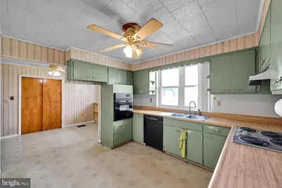 708 W Maple Street, Valley View, PA 17983 - Photo 12
