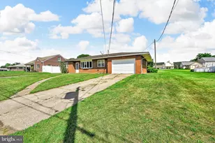 708 W Maple St, Valley View, PA 17983 - Photo 4
