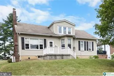 1740 E Elk Avenue, Pottsville, PA 17901 - Photo 1