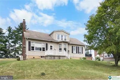 1740 E Elk Avenue, Pottsville, PA 17901 - Photo 2