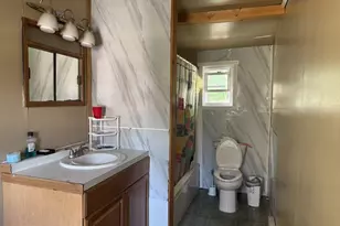 573 Peacock St, Pottsville, PA 17901 - Photo 14