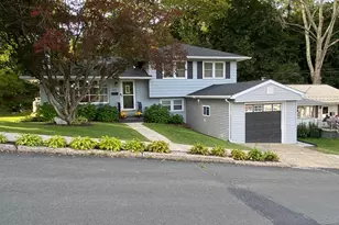 412 Pulaski Dr, Pottsville, PA 17901 - Photo 2