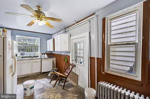 807 W Norwegian St, Pottsville, PA 17901 - Photo 6