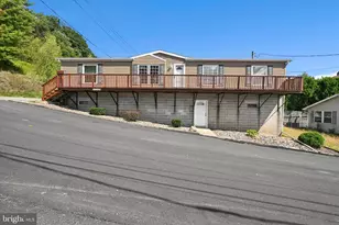 319 N Chestnut St, Shenandoah, PA 17976 - Photo 2