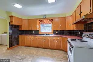 1647 Ridge Rd, Klingerstown, PA 17941 - Photo 6