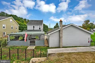 215 Willing St, Pottsville, PA 17901 - Photo 6