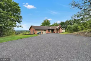 423 Hickory Dr, Auburn, PA 17922 - Photo 2