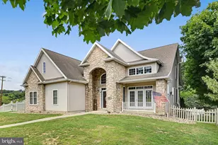 208 Jefferson St, Schuylkill Haven, PA 17972 - Photo 4