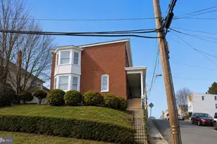 725 N 3rd St, Pottsville, PA 17901 - Photo 2