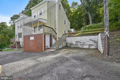 1023 W Schuylkill Avenue, Pottsville, PA 17901 - Photo 2