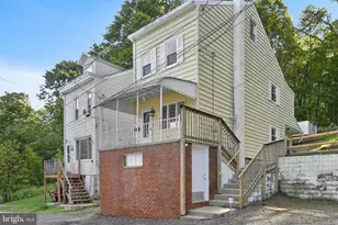 1023 W Schuylkill Ave, Pottsville, PA 17901 - Photo 1