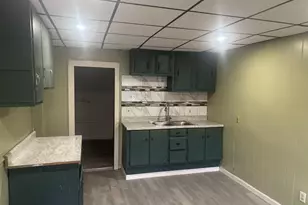 321 Peacock St, Pottsville, PA 17901 - Photo 2