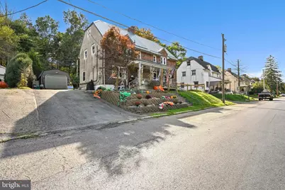 32 E Foster Avenue, Coaldale, PA 18218 - Photo 2