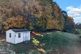686 W Wynonah Dr, Auburn, PA 17922 - Photo 32