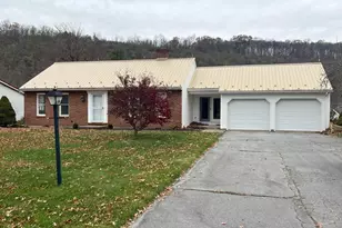 656 Snyder Ave, Beaver Springs, PA 17812 - Photo 2