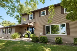 10 Meadowbrook Dr, Selinsgrove, PA 17870 - Photo 2