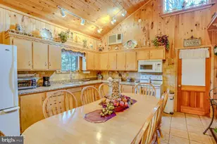 24 Lakeside Dr, Lakeville, PA 18438 - Photo 8