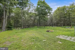 1065 Breezewood Dr, Newfoundland, PA 18445 - Photo 8