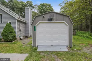 1065 Breezewood Dr, Newfoundland, PA 18445 - Photo 4