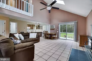 1065 Breezewood Dr, Newfoundland, PA 18445 - Photo 12