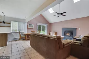 1065 Breezewood Dr, Newfoundland, PA 18445 - Photo 10